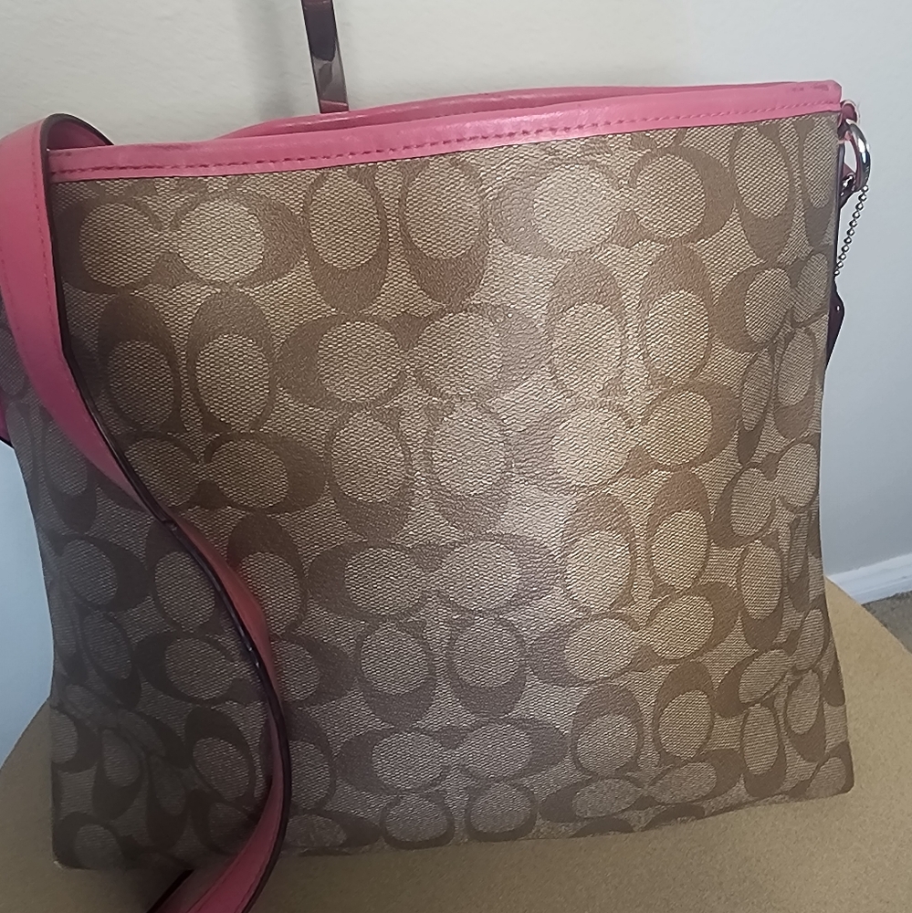Coach File Signature Crossbody - Picture 6 of 14